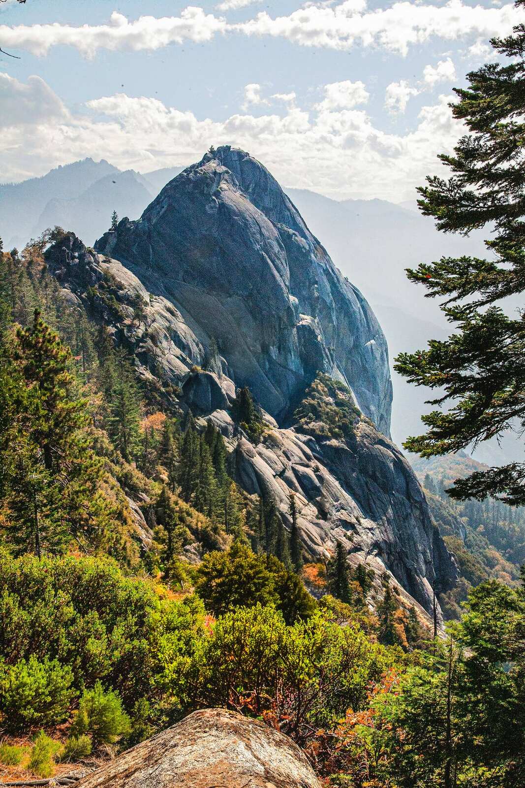 Moro Rock granite dome in Sequoia National Park